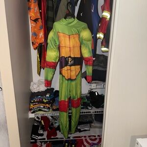 Teenage Mutant Ninja Turtle Raphael M Size 8 Red built in muscles